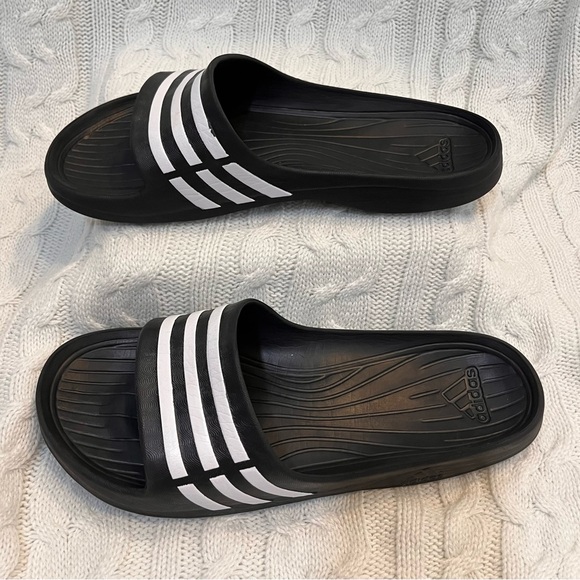 Unisex adidas slides - Picture 3 of 8
